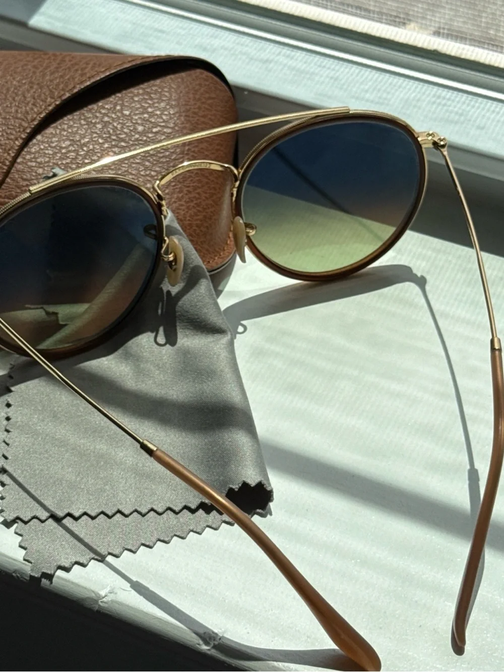 Ray-Ban Women's Sunglasses with case - Picture 3 of 3